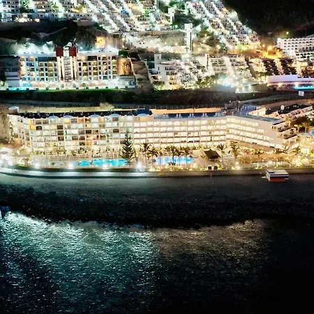 Seafront アパート *